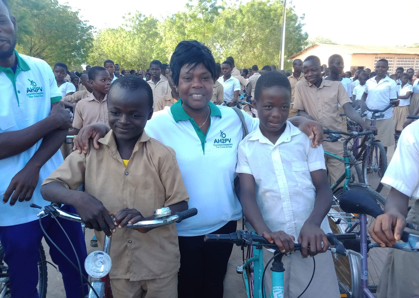 dons-de-velos-lycee-hahomegbe